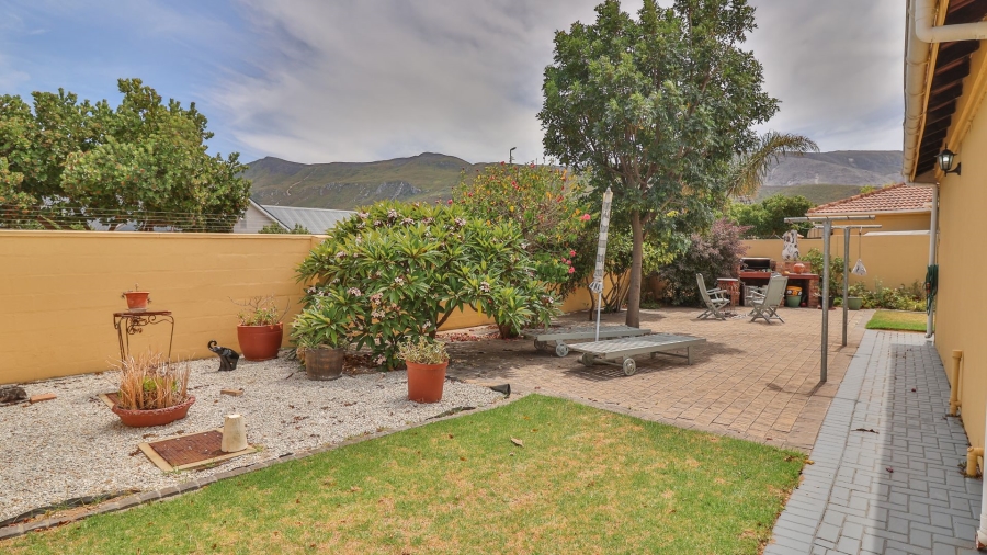 3 Bedroom Property for Sale in Sandbaai Western Cape